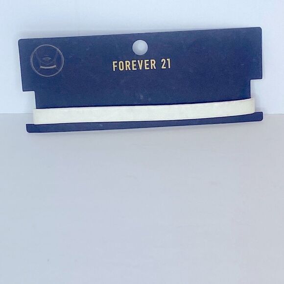 NEW…White faux leather choker OS (one size) from Forever21 - Picture 1 of 1